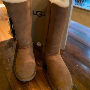 Authentic New w/box Ugg Bailey Button Triplet II